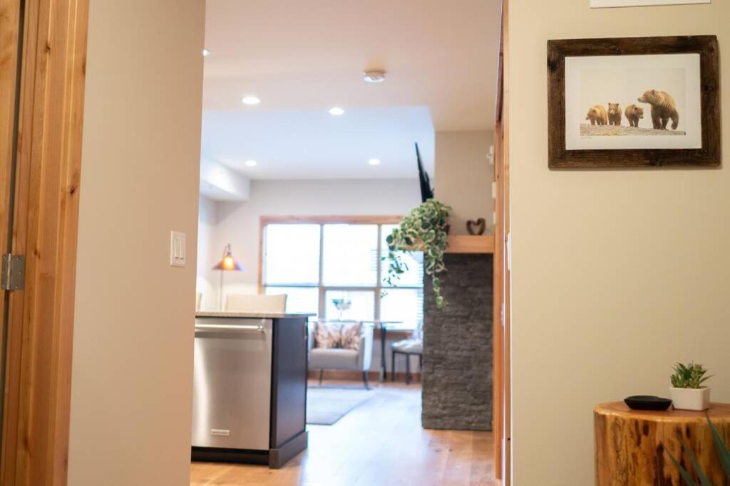 Spring Creek Luxury King One Bedroom At White Spruce Lodge 坎莫尔 外观 照片