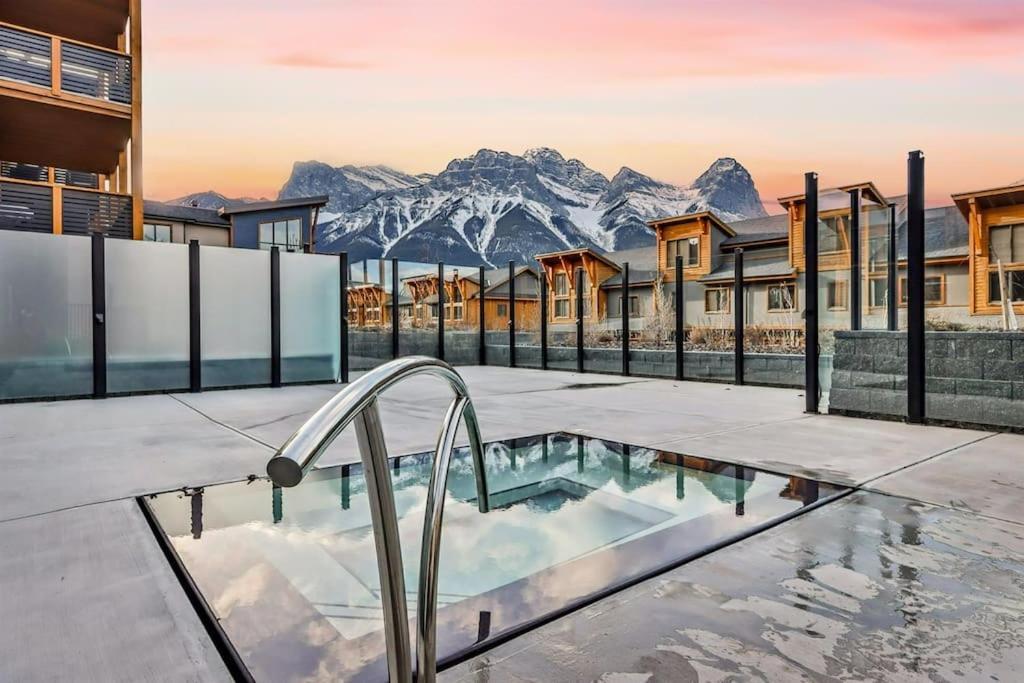 Spring Creek Luxury King One Bedroom At White Spruce Lodge 坎莫尔 外观 照片