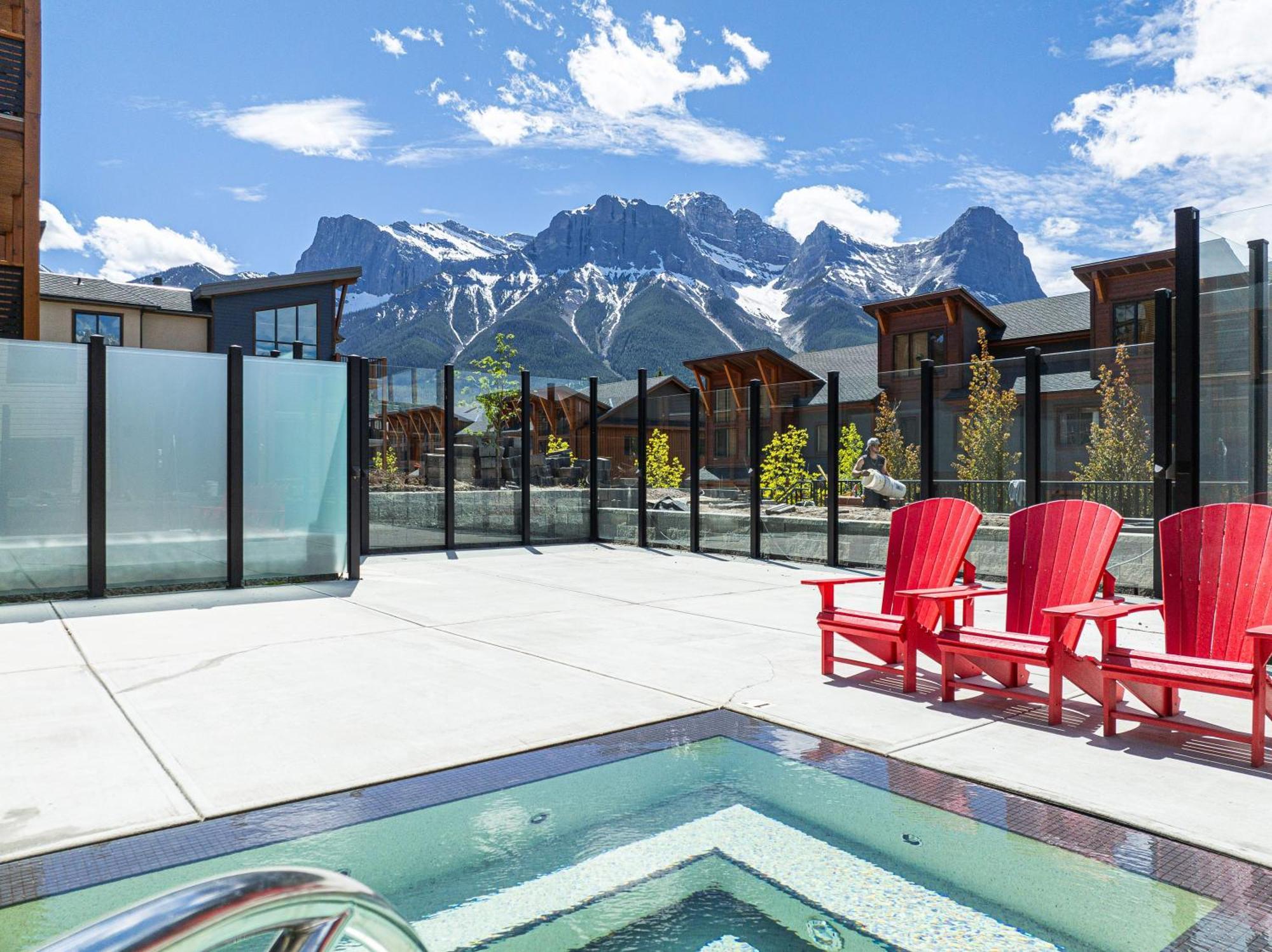 Spring Creek Luxury King One Bedroom At White Spruce Lodge 坎莫尔 外观 照片