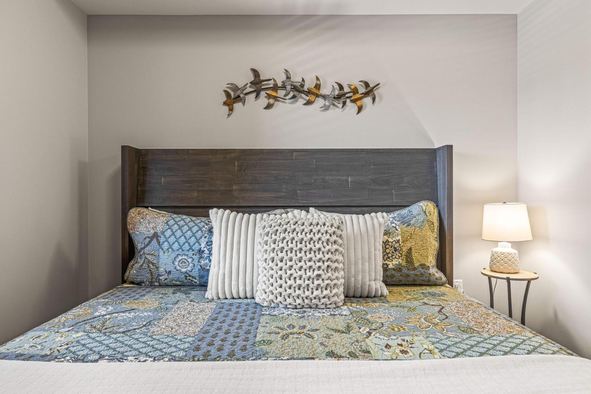 Spring Creek Luxury King One Bedroom At White Spruce Lodge 坎莫尔 外观 照片