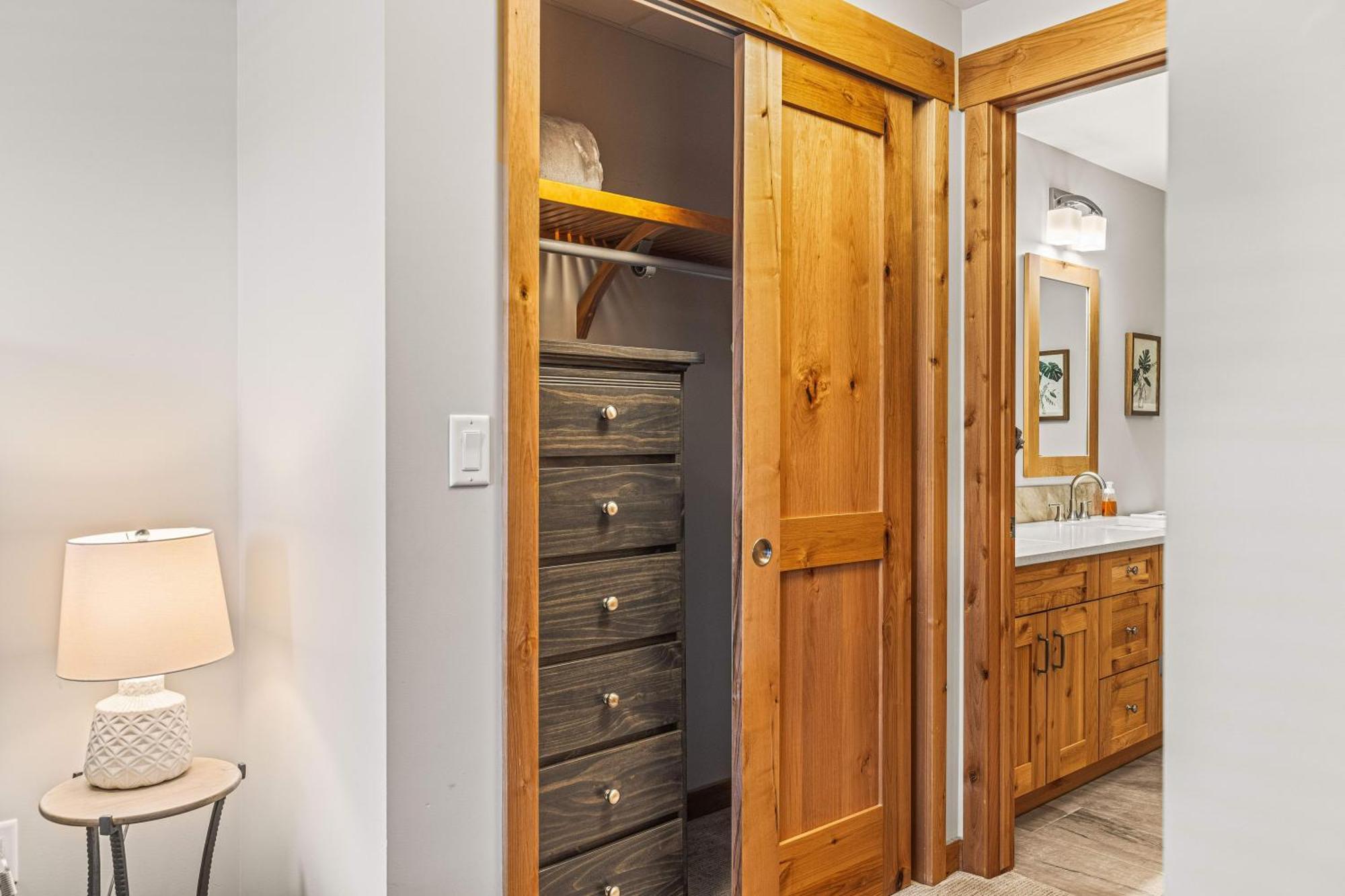 Spring Creek Luxury King One Bedroom At White Spruce Lodge 坎莫尔 外观 照片