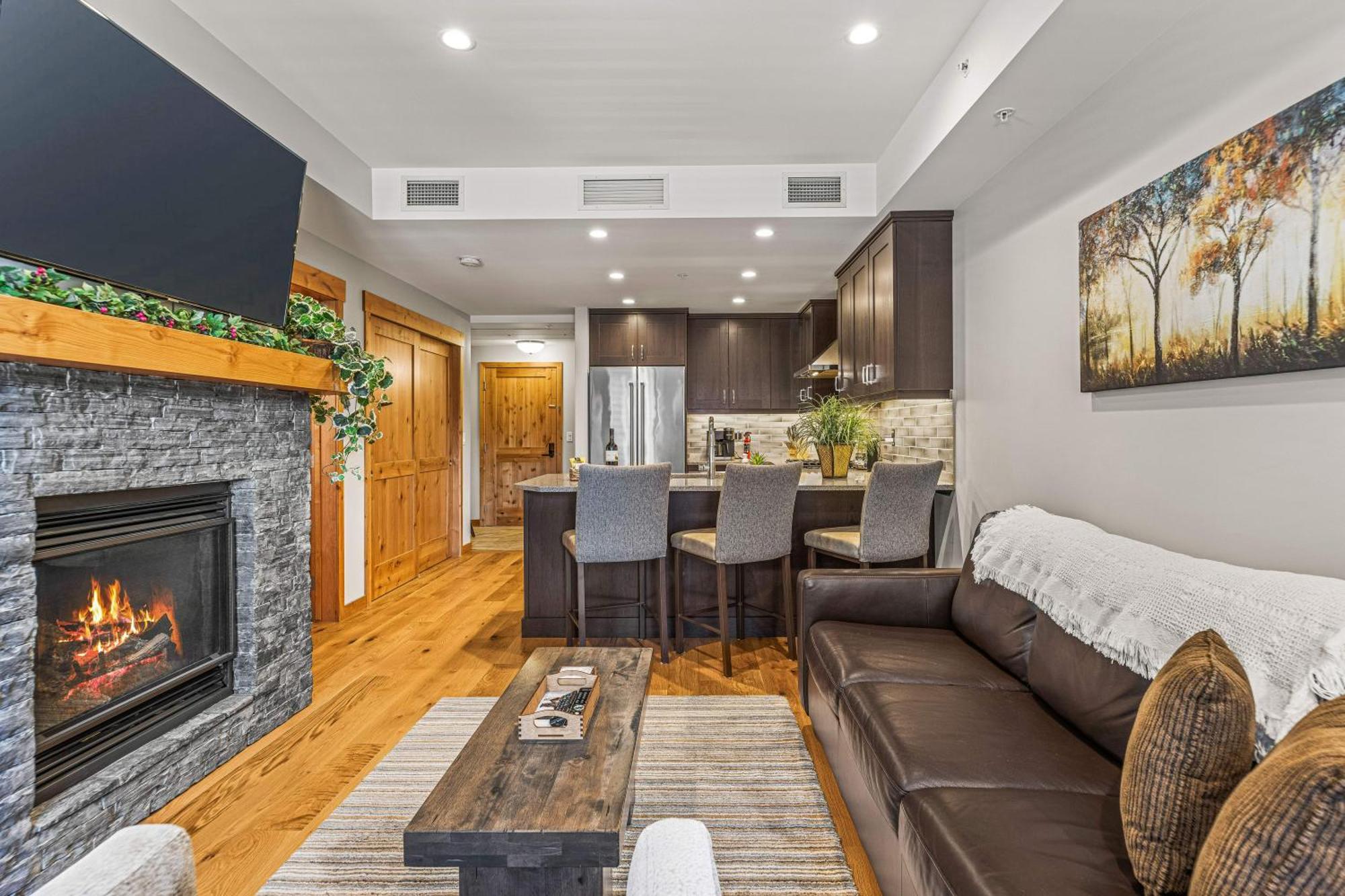 Spring Creek Luxury King One Bedroom At White Spruce Lodge 坎莫尔 外观 照片