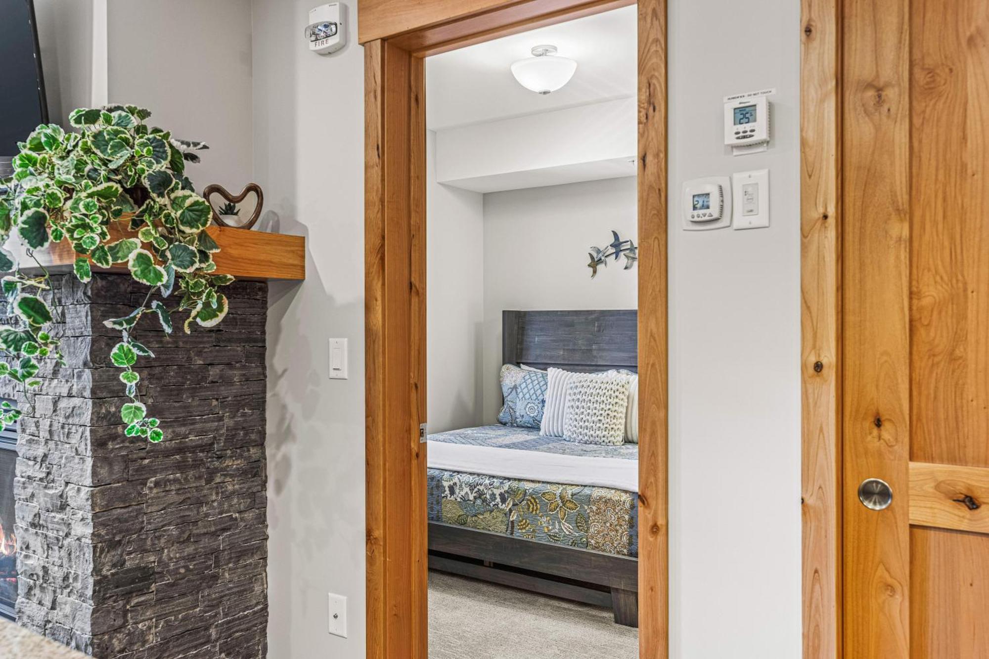 Spring Creek Luxury King One Bedroom At White Spruce Lodge 坎莫尔 外观 照片