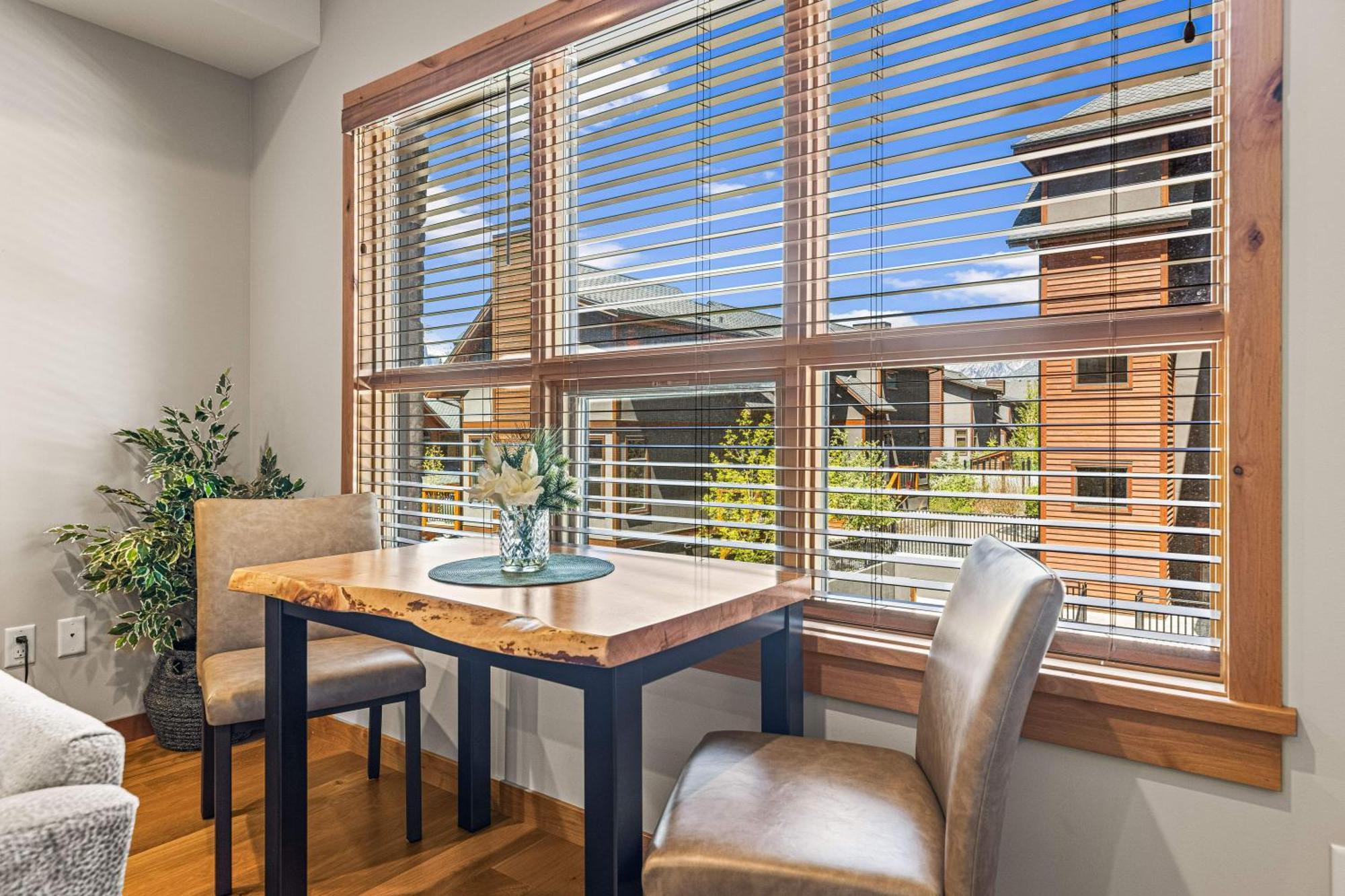 Spring Creek Luxury King One Bedroom At White Spruce Lodge 坎莫尔 外观 照片