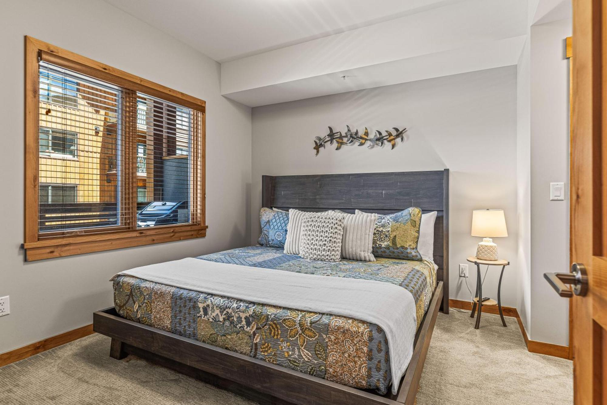 Spring Creek Luxury King One Bedroom At White Spruce Lodge 坎莫尔 外观 照片