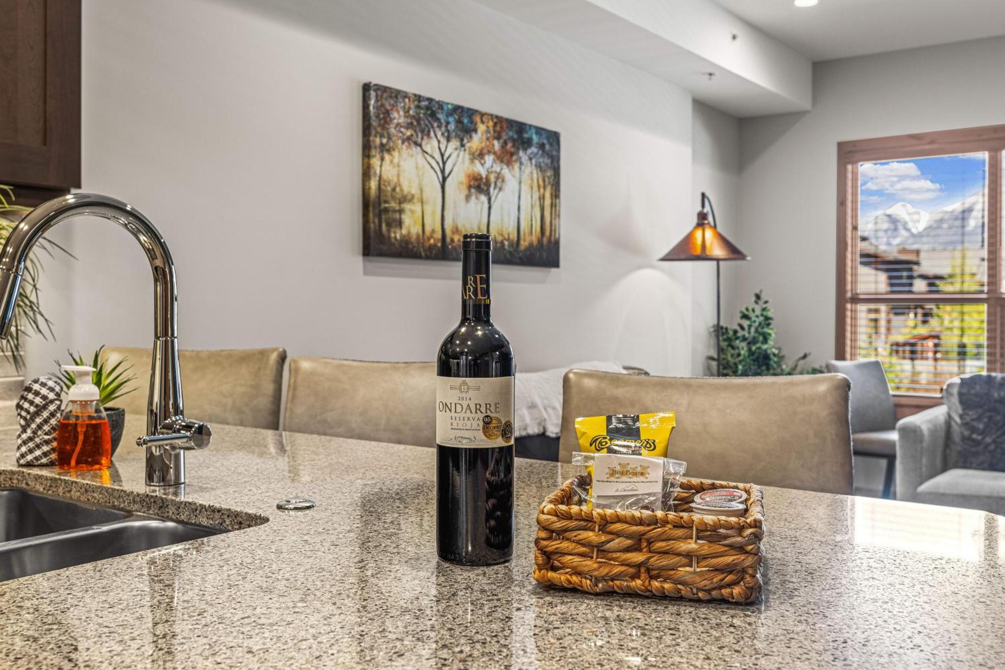 Spring Creek Luxury King One Bedroom At White Spruce Lodge 坎莫尔 外观 照片