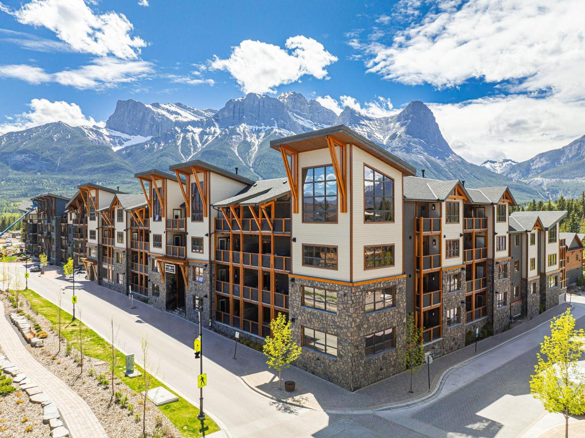 Spring Creek Luxury King One Bedroom At White Spruce Lodge 坎莫尔 外观 照片